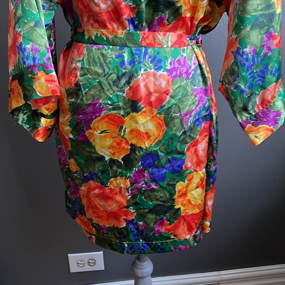Gold Label Victoria’s Secret Satin Floral Robe - Picture 14 of 15
